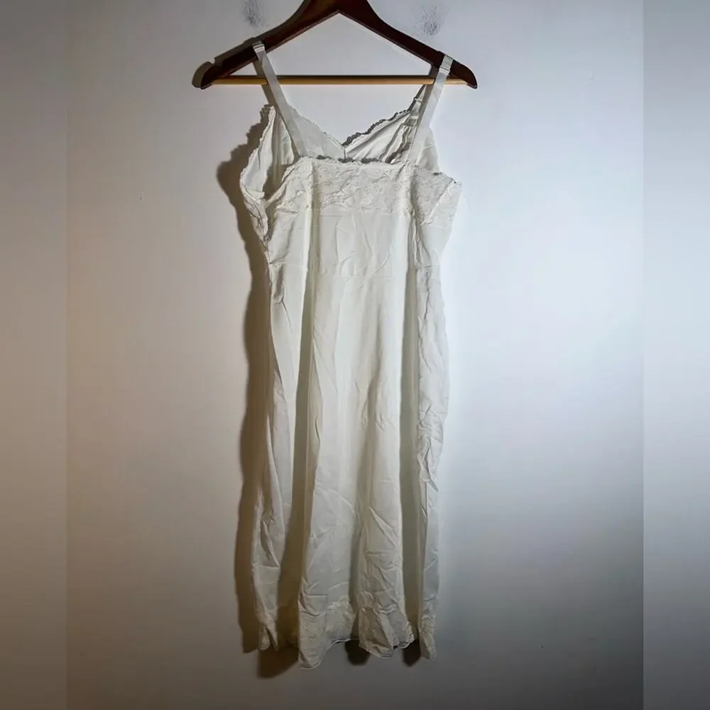 Elegant White Lace Slip Dress - Picture 3 of 3